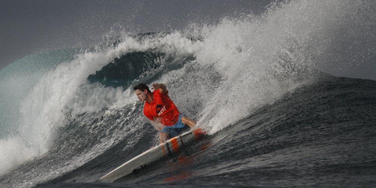 Big wave en surf by Gautier Garanx