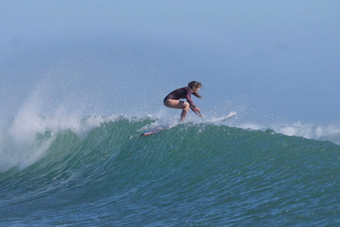 Delphine Macaire session SUP surf