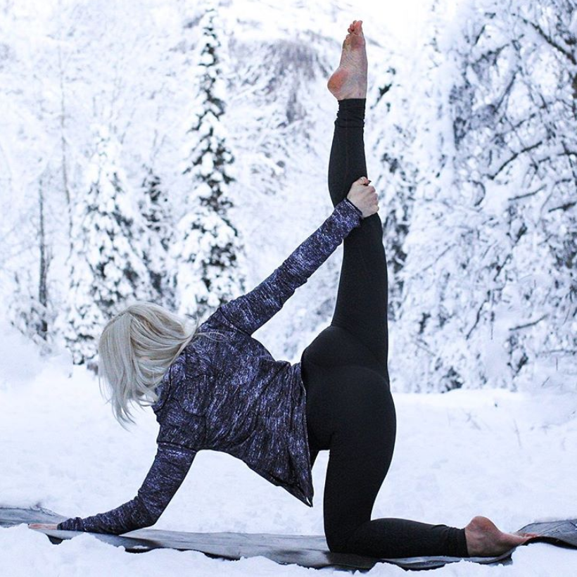 Faire du yoga à la montagne ? Découvrez le snowga ! 