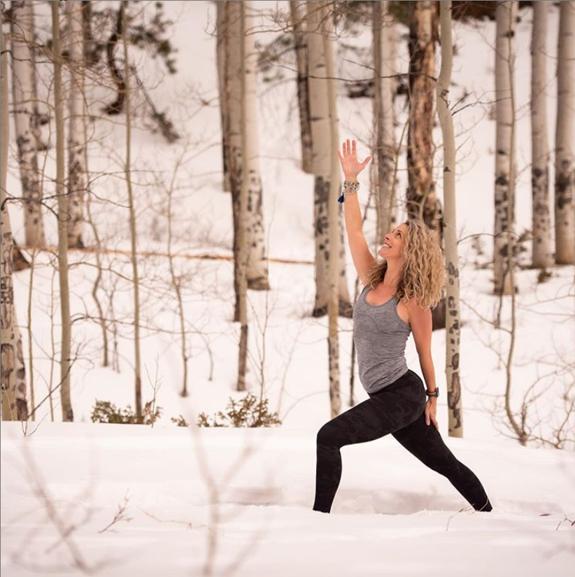 Faire du yoga à la montagne ? Découvrez le snowga !